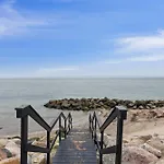Lovely In Location *
